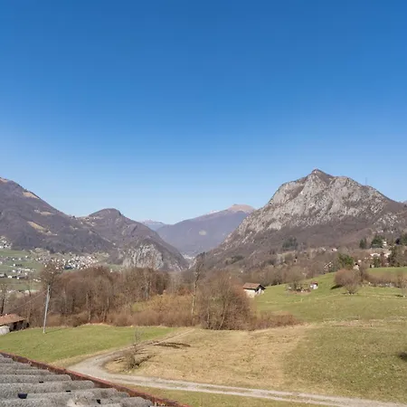 Spacious Mountain View Attic Lejlighed Barzio