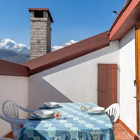 Spacious Mountain View Attic *